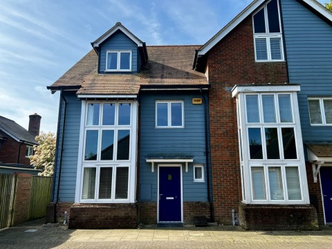View Full Details for Londesborough Place, Lymington, Hampshire, SO41